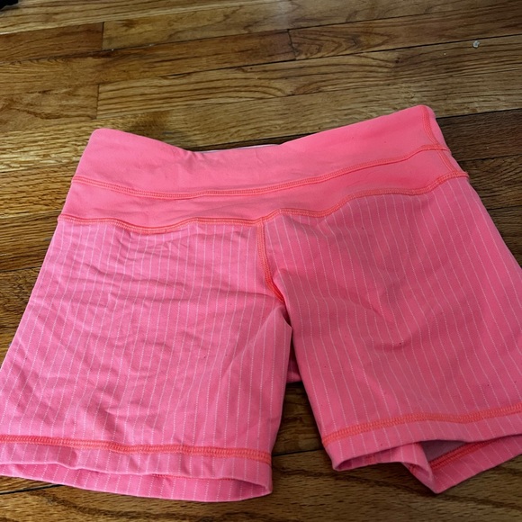 Lululemon groove biker running/yoga/fitness short.. EUC - Picture 2 of 9